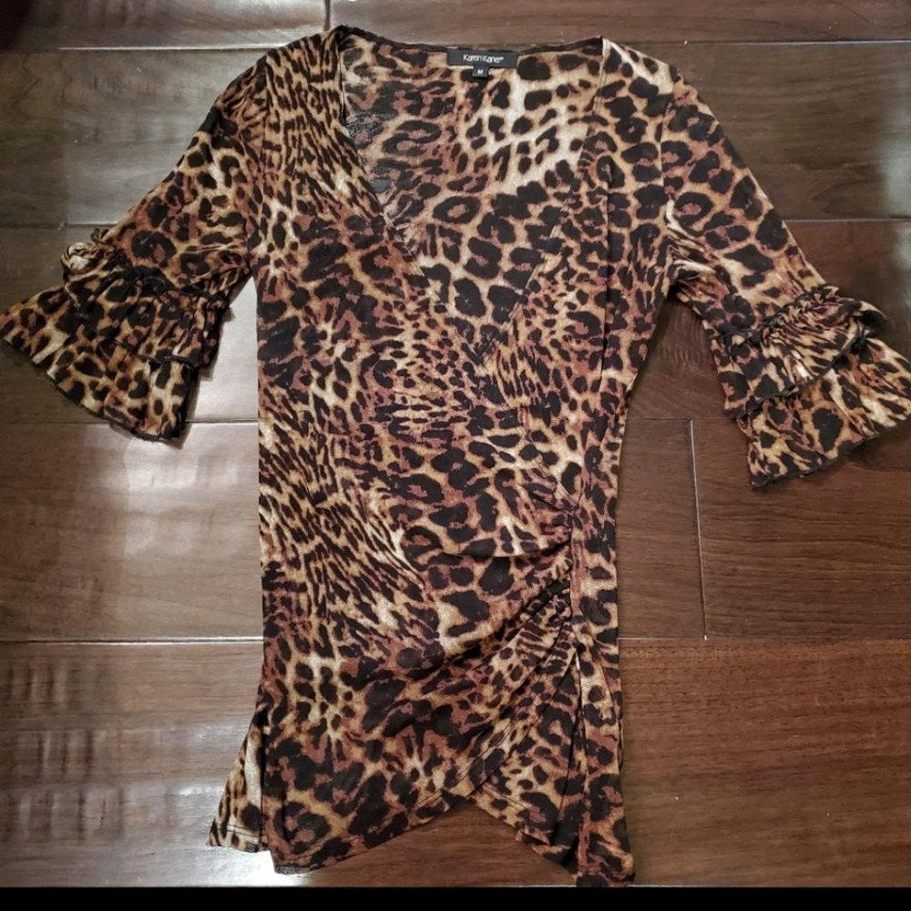 Karen Kane LEOPARD RUCHED SHEER TOP SZ M
